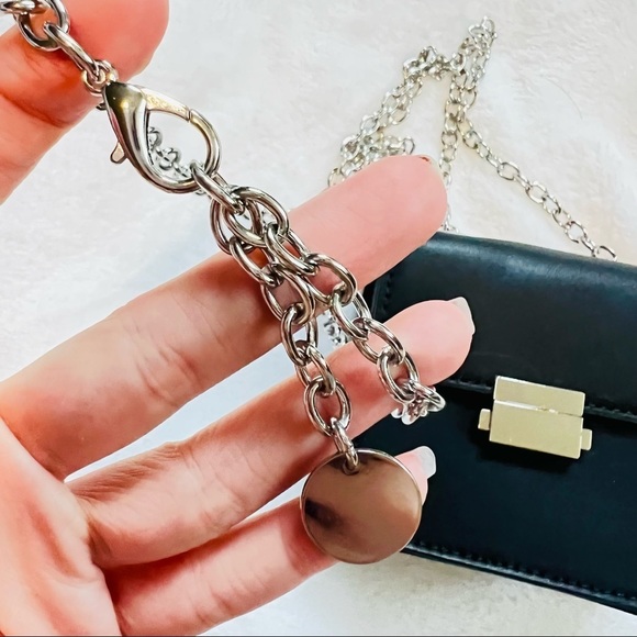 WHO What Wear Balia cross body bag with chain strap in black - Picture 5 of 7